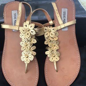 Steve Madden Gold Leather Flower Sandals (US 8)